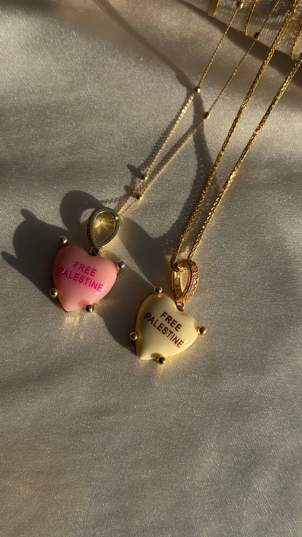 Free Palestine Charm - buttergelb