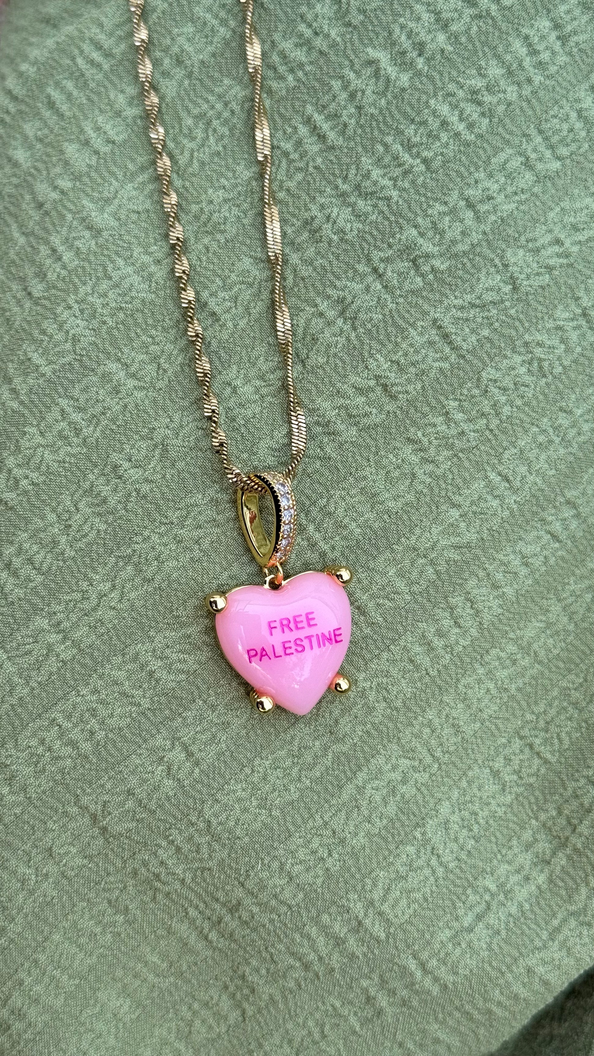 Free Palestine Charm -  rosa