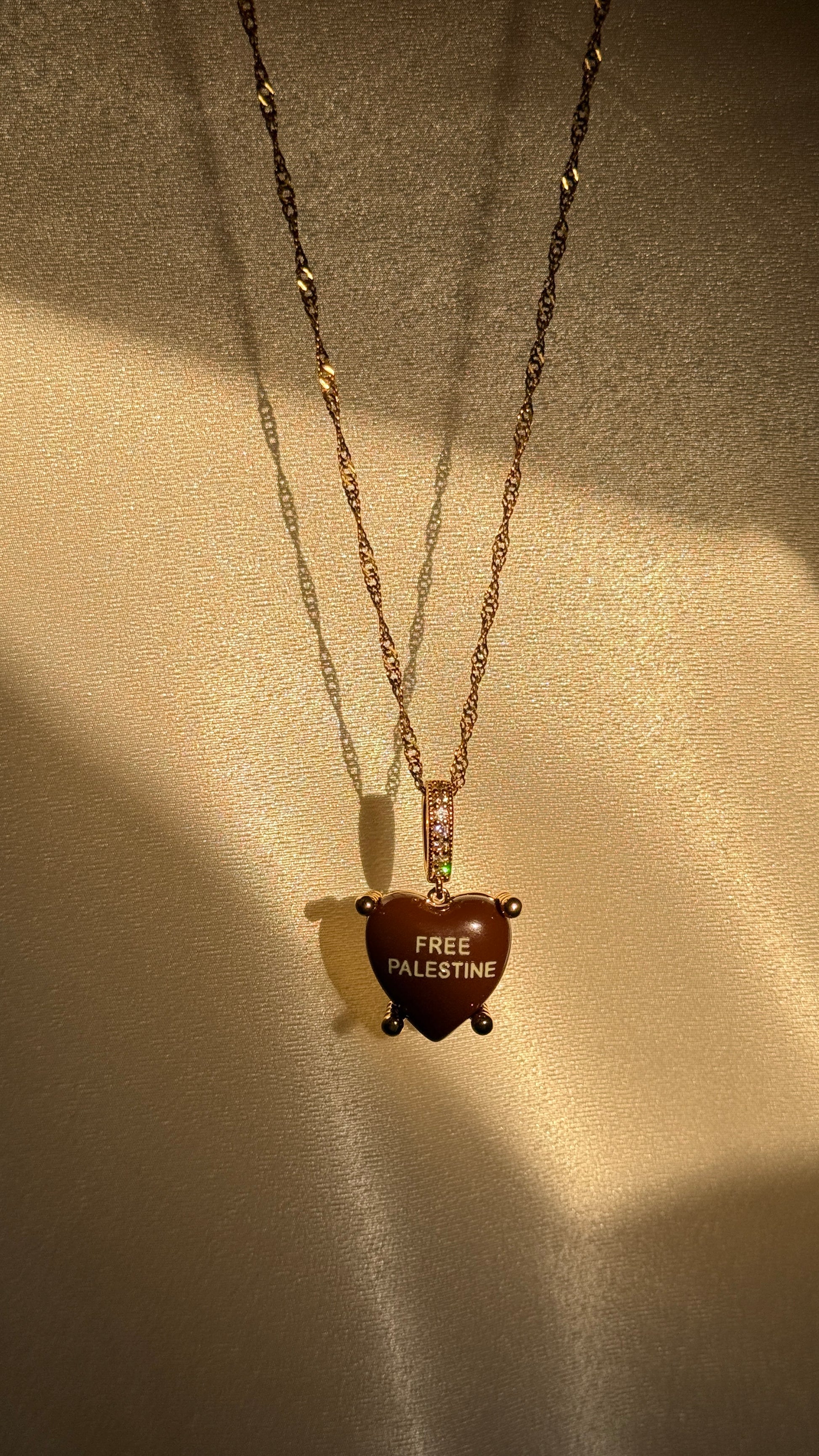 Free Palestine Charm - braun